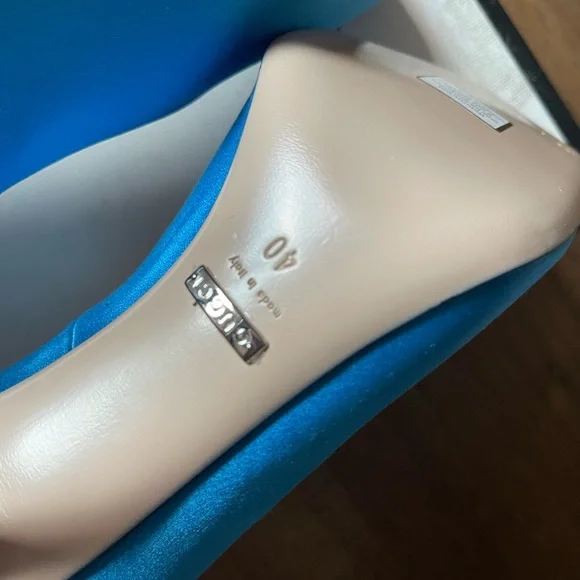 GUCCI-AUTHENTIC (NWT) Blue Satin Heels - Picture 10 of 15